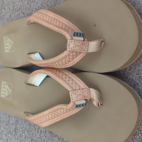 Reef Cora Women's Natural Color Flip Flop Sandals - Picture 3 of 5